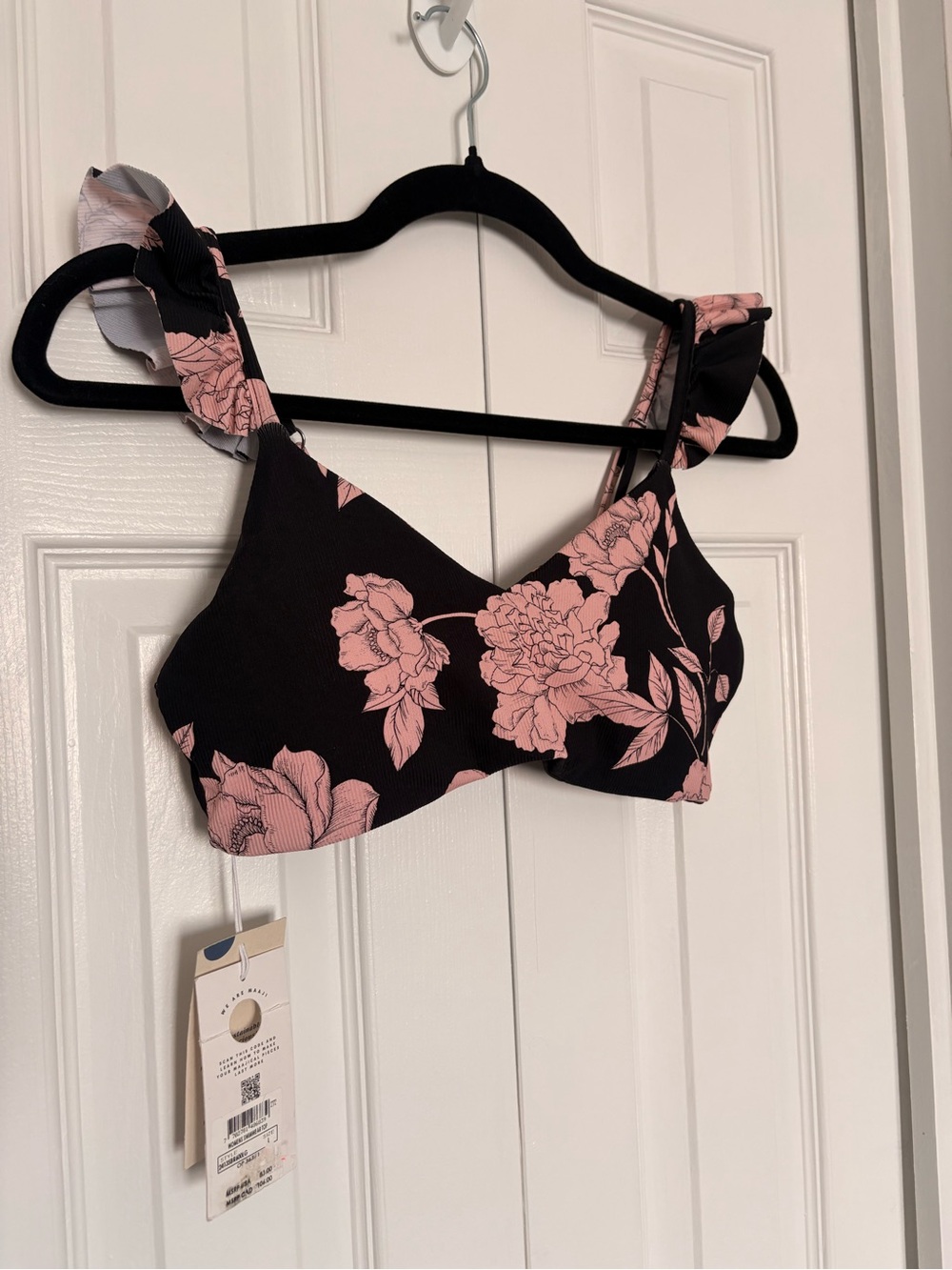 NWT Maaji Women's Floral Print Bikini Top  - Black with Pink Flowers
